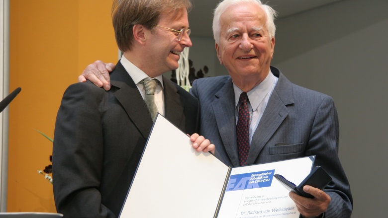 Thomas Rachel MdB und Altbundespräsident Dr. Richard von Weizsäcker (2010)