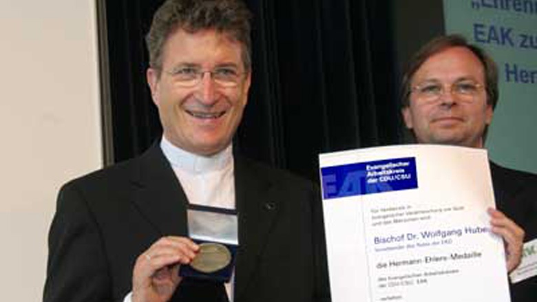 Altbischof Dr. Wolfgang Huber Altbischof Dr. Wolfgang Huber